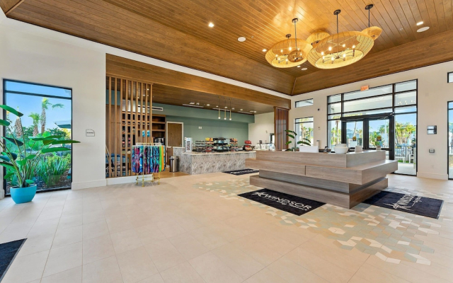 Luxury 5BR w/ Private Pool Windsor