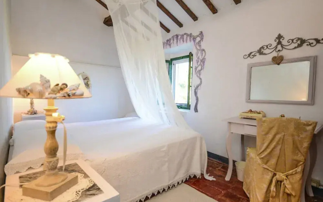 Cottage in Montefiore Near Forest and Beach