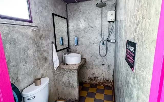 Bodega Chiang Mai Party Hostel - Adults Only