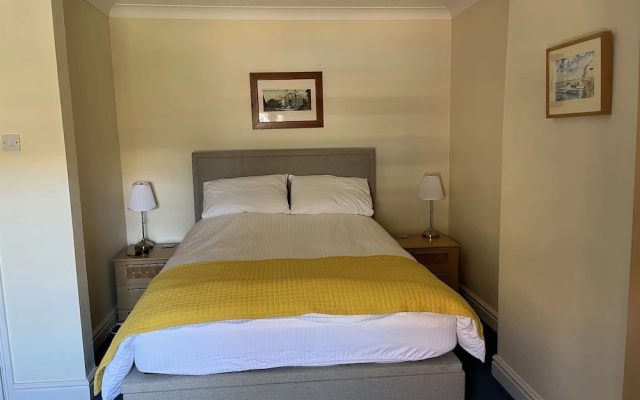 Seafront Sheringham 1 bed Apt Sleeps 4 - 1xdog