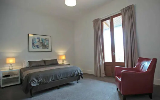 Adelaide Dresscircle Apartments - Gover Street