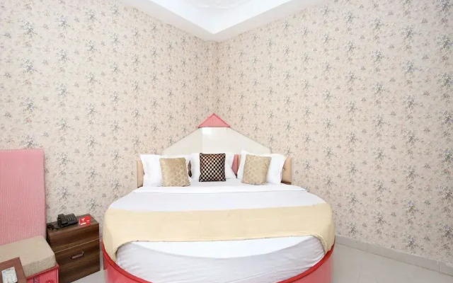 OYO 12745 Hotel Red House