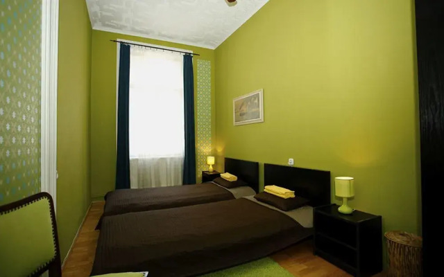 Chic Tarragon Apartments