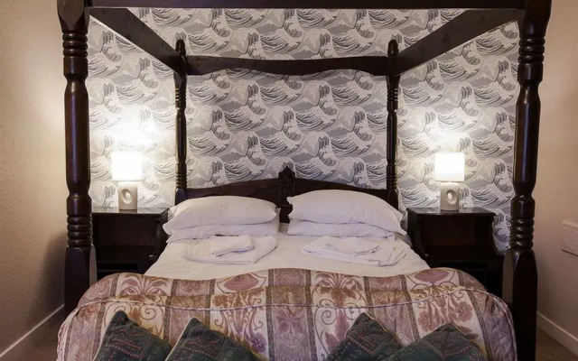 Anchor Hotel