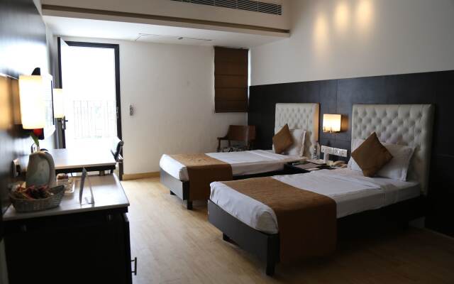 Отель The Corus Hotel Индия, Нью-Дели - отзывы, цены и фото номеров - забронировать отель The Corus Hotel онлайн комната для гостей