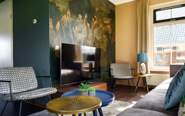 Stylish holiday home in Groningen with jetty