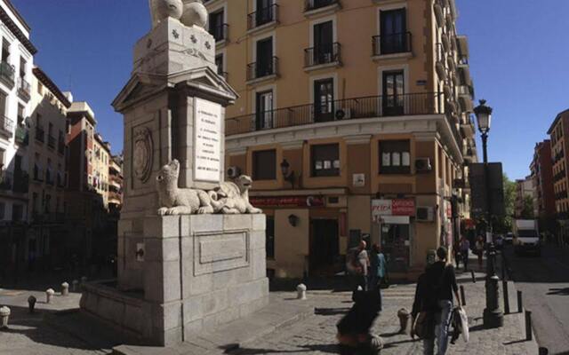 Отель Apartamentos Puerta Del Sol - Plaza Mayor Испания, Мадрид - отзывы, цены и фото номеров - забронировать отель Apartamentos Puerta Del Sol - Plaza Mayor онлайн вид на фасад