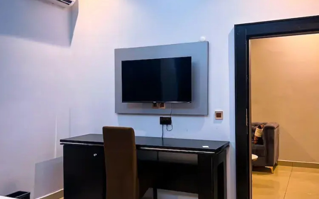 Entrust Hotel and Suites