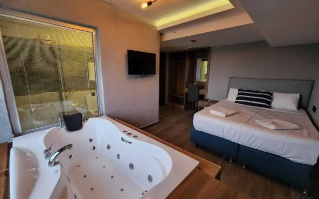 Martin City Hotel