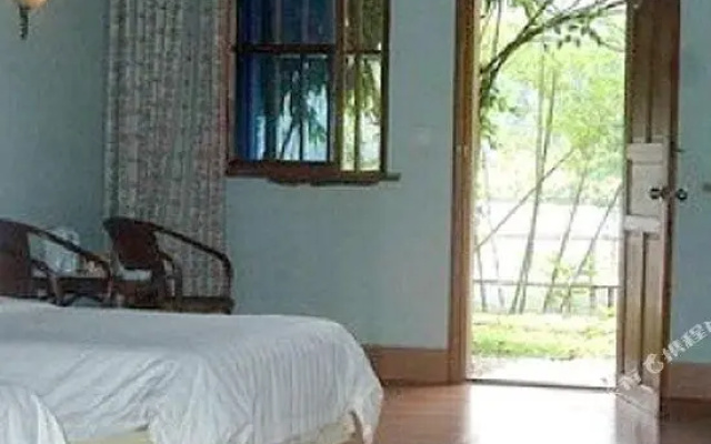 Taohuayuan Holiday Hotel
