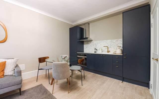 Gorgeous Apartment by the Park PS6