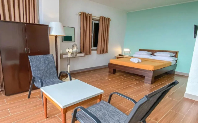 Metro Pines Inn