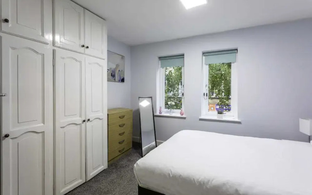 Modern Home Near Central London