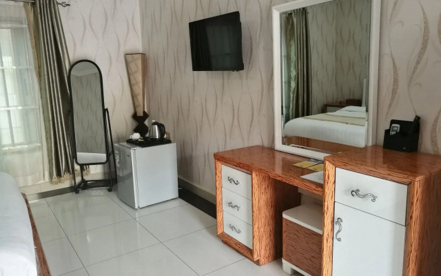 Golden Zambezi Lodge