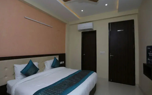 OYO Flagship 12081 Palm Garden Suites