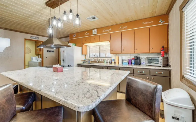 Near Scenic Trails & Parks! Central Payson Retreat