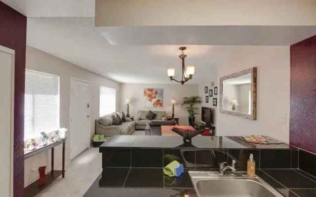 2BR Fabulous Palm Desert Condo by RedAwning