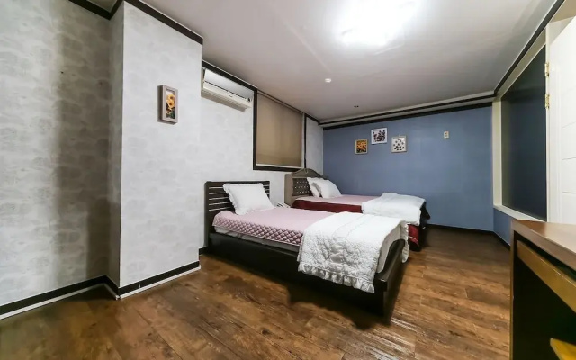 Rose Motel