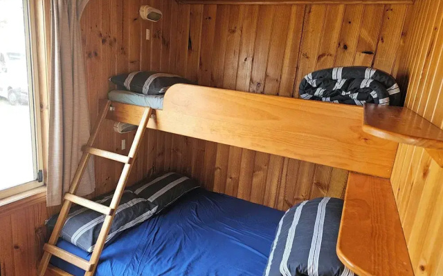 Snug Beach Cabin And Caravan Park
