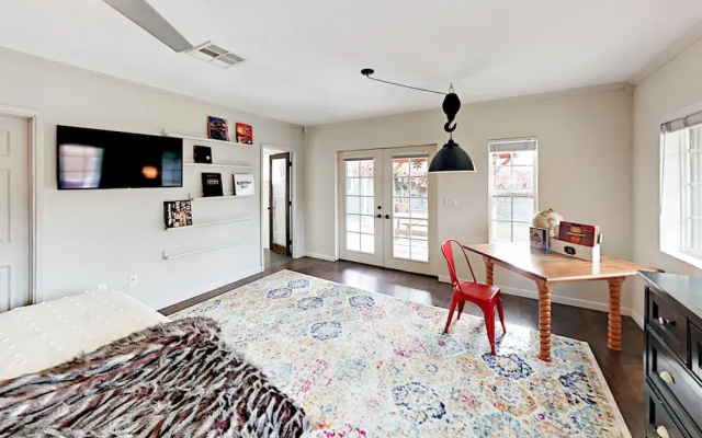 E Indianola - 4 Br Home