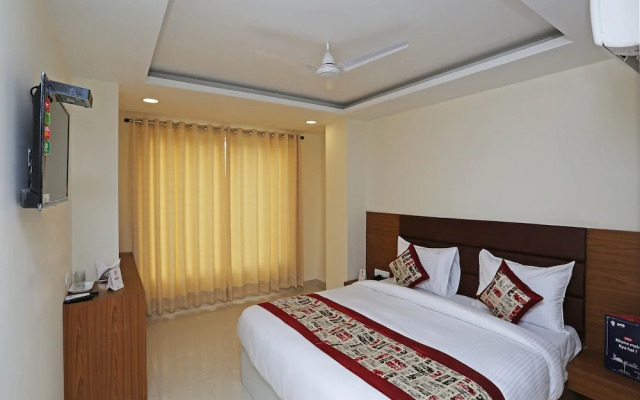 Capital O 12674 Hotel Grand Suites