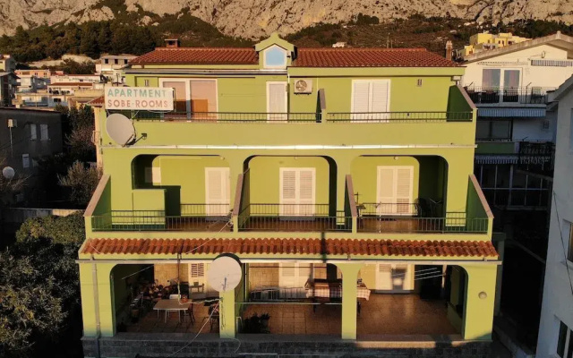 Kiwi Apartment