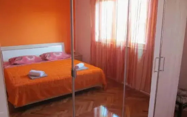 Esther Apartment