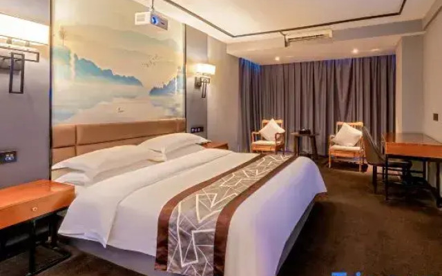 Yicheng Zhilu Hotel (Luohe Stadium)