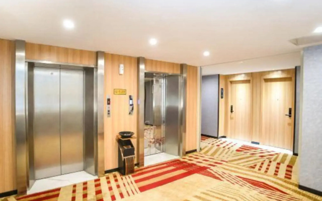 Lanli Lily Hotel (Yangjiang East Huicheng Branch)