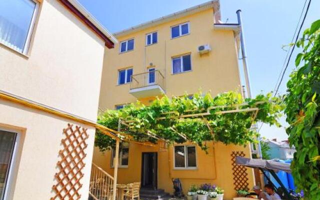 Гостиница Guest House Vinogradnaya 4 в Анапе отзывы, цены и фото номеров - забронировать гостиницу Guest House Vinogradnaya 4 онлайн Анапа вид на фасад