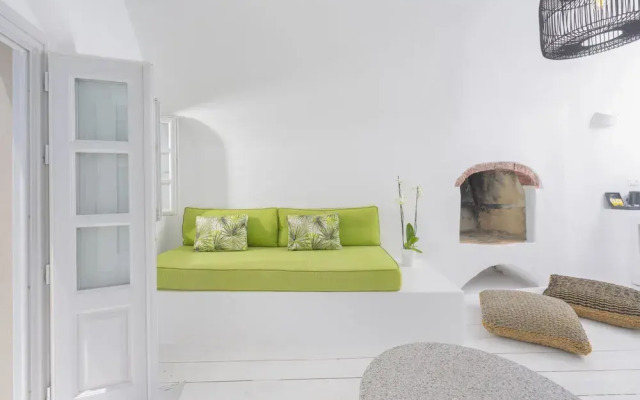 Nano Oia Canaves