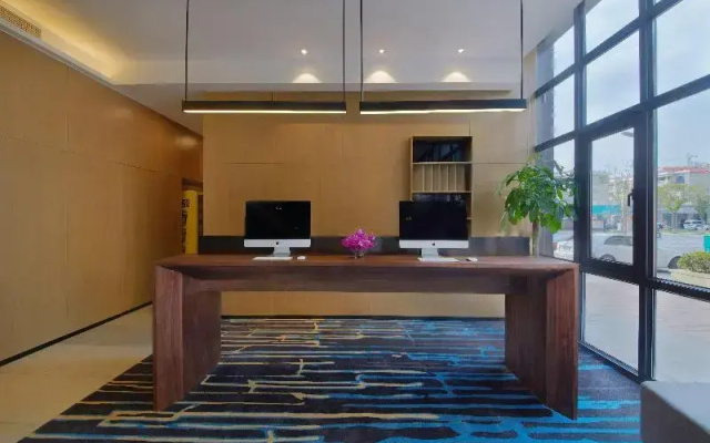 Holiday Inn Express Zhangjiagang East