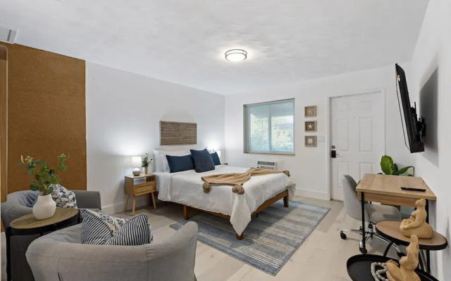 Charming Cozy Studio Lake Ridge