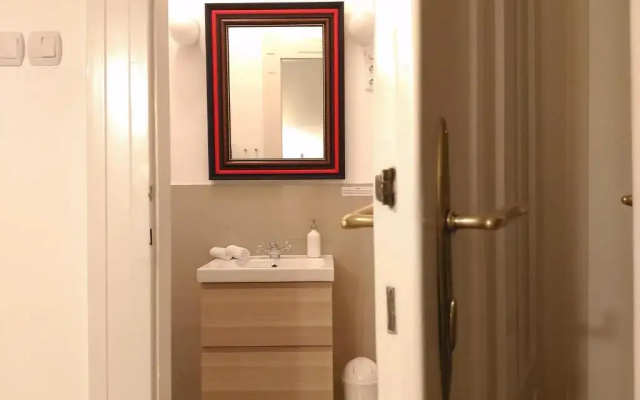 3 bedrooms suite, 2 bathrooms, balcony at Opera
