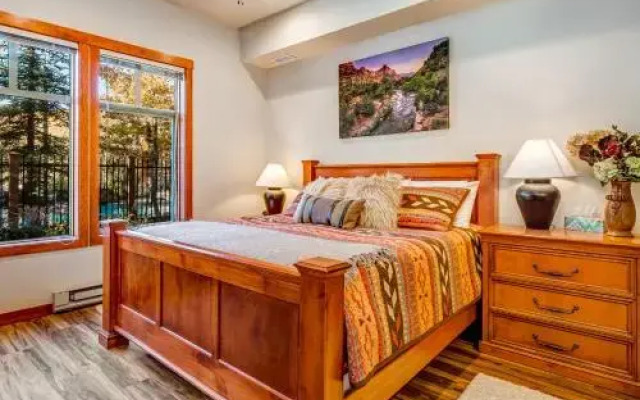 Eagle Springs East 101: Red-Wing Suite