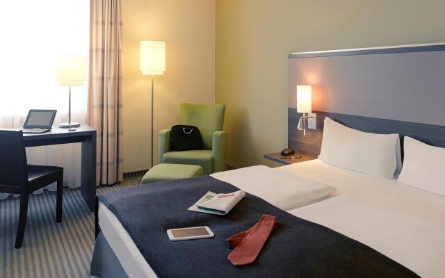 Отель Mercure Airport Hotel Berlin Tegel Германия, Берлин - 4 отзыва об отеле, цены и фото номеров - забронировать отель Mercure Airport Hotel Berlin Tegel онлайн комната для гостей