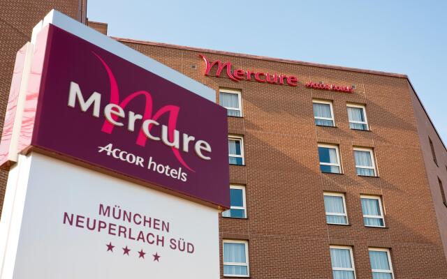 Отель Mercure Hotel München Neuperlach Süd Германия, Мюнхен - 9 отзывов об отеле, цены и фото номеров - забронировать отель Mercure Hotel München Neuperlach Süd онлайн вид на фасад