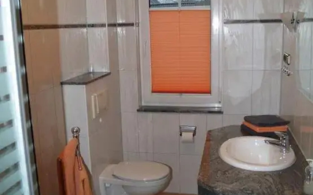 Moderne Ferienwohnung für 4 Personen mit Balkon