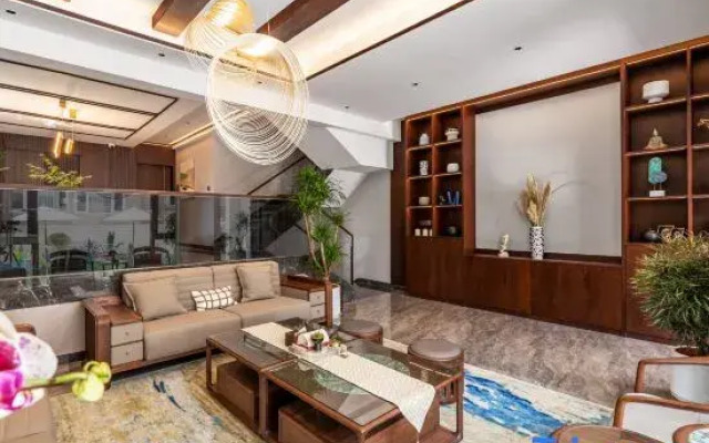 Kunming Dianchi Huayuxu Boutique Bieyuan