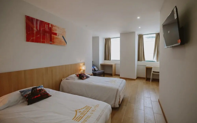 888hostel&suites
