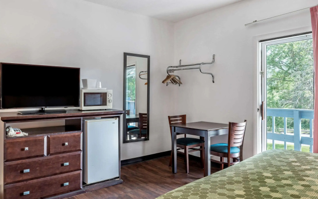 Econo Lodge Lee - Great Barrington