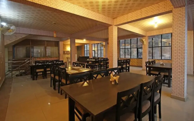 OYO 4044 The Raikwals Hotel