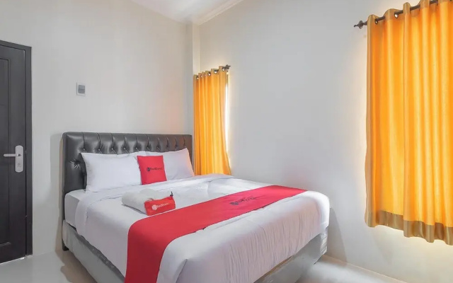 RedDoorz Plus @ Kesambi Street Cirebon