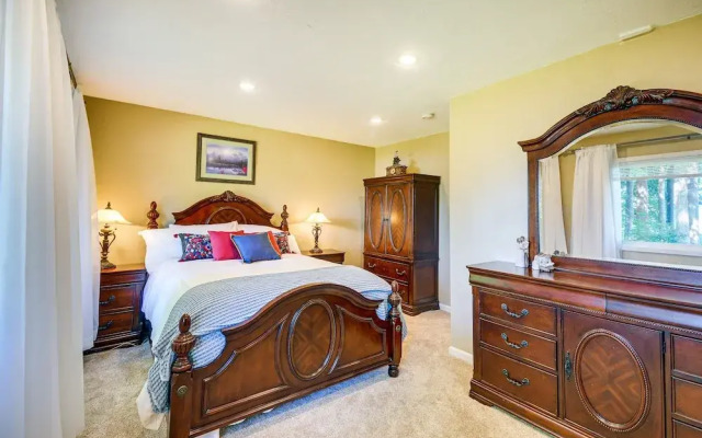 Charming Poulsbo Retreat: Hood Canal Views!