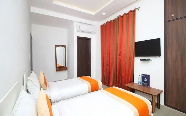 OYO 9915 Petals Inn