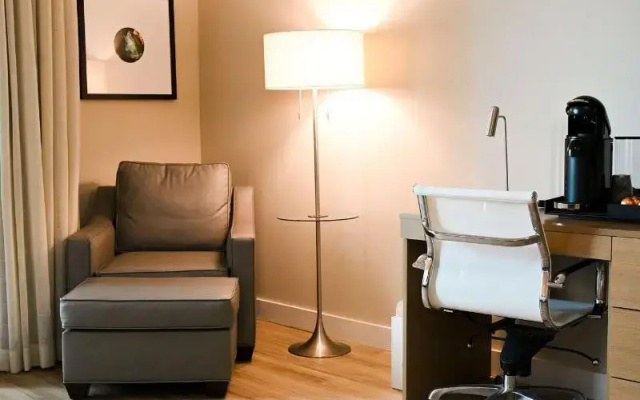 Art House Hotel and Suites