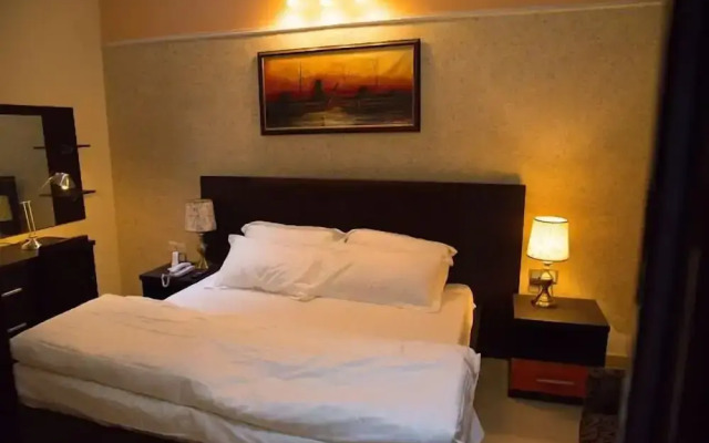 Camas Hotel and Suites