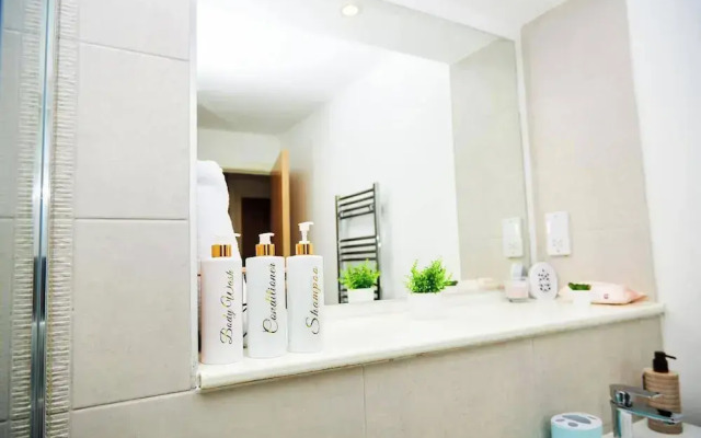 Apartment-sleeps4-streetparking-balcony-duplex