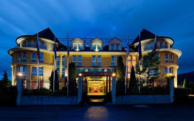 Отель Maison Hotel Болгария, София - 2 отзыва об отеле, цены и фото номеров - забронировать отель Maison Hotel онлайн вид на фасад