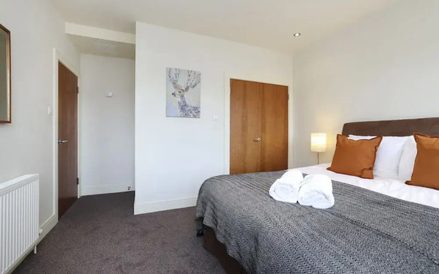 JOIVY Executive 2-Bed Apt With Stunning Roof Terraces